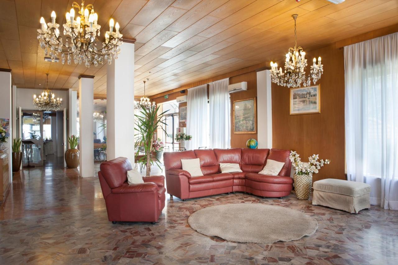Hotel Spiaggia Marconi Rimini Esterno foto