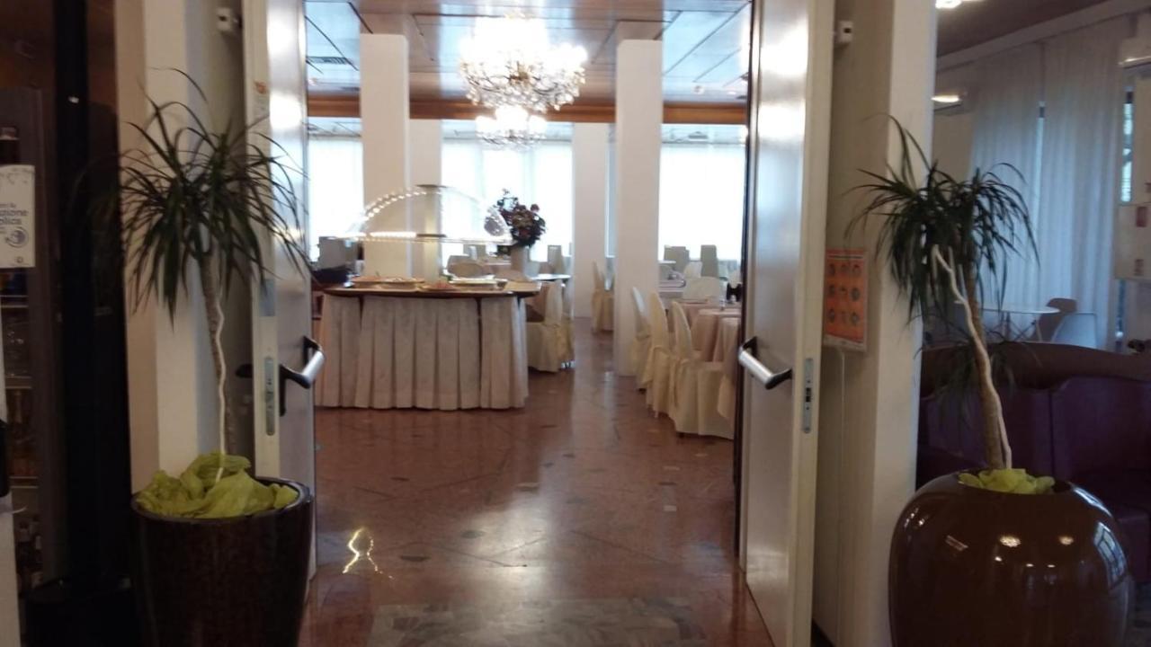 Hotel Spiaggia Marconi Rimini Esterno foto